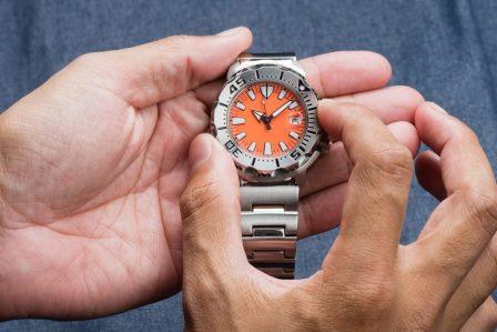 how to use dive watch bezel