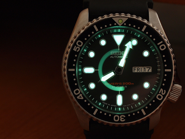 dive watch lume