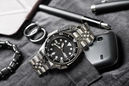 seiko skx007k2 versatile dive watch