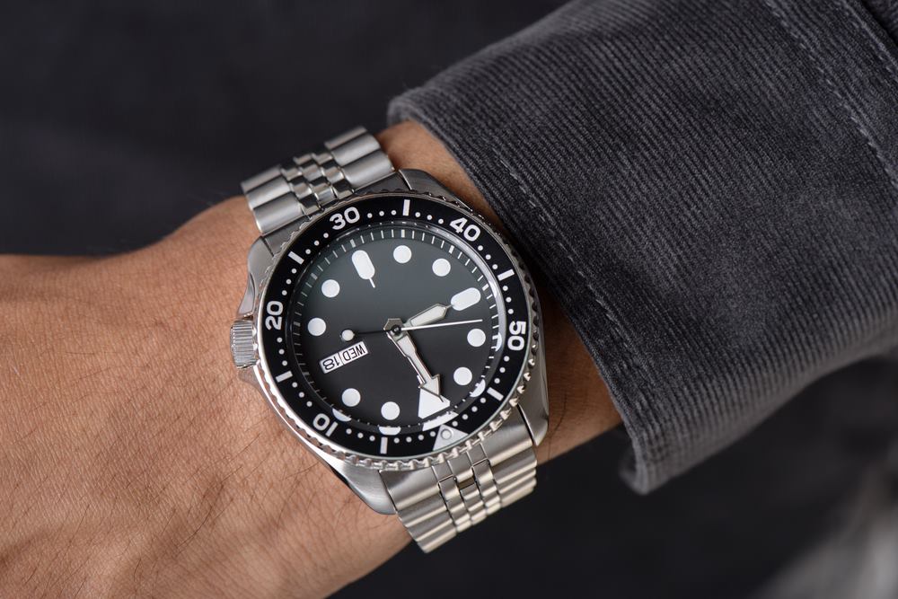 Can You Wear A Dive Watch With A Suit At Austin Bavister Blog