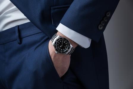 wear dive watch with business suit